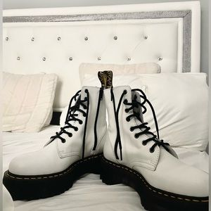 Dr. Martens platforms white boots only tied one never used. Size 9 womens